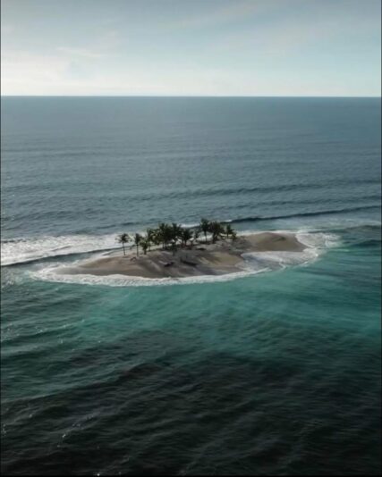 Pulau kecil yang berada di tengah laut…Pulau Pusong Ujong Mangki Aceh Selatan
