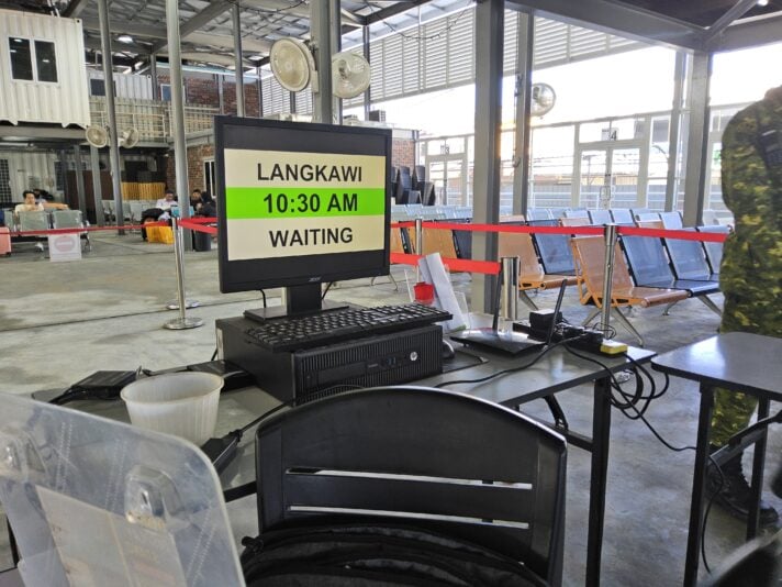 1750727672084644411351572754494